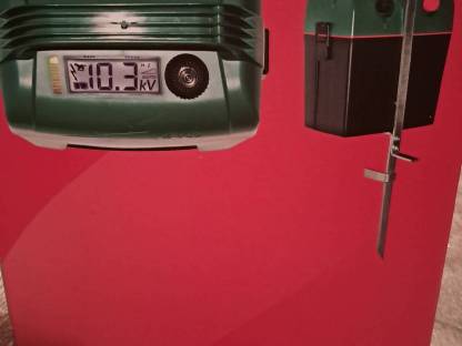 Bild 2:Weidezaungerät + 2 Batterien BD 300