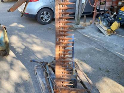 Bild 2:Mähbalken für Steyr T80