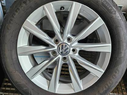 VW Felgen mit Sommerreifen 17"
