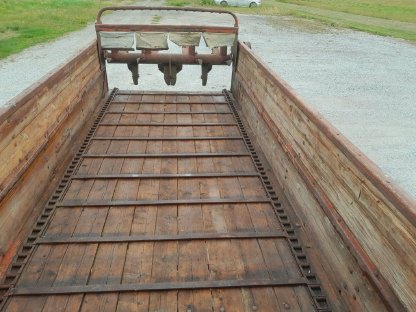 Bild 2:Miststreuer JF