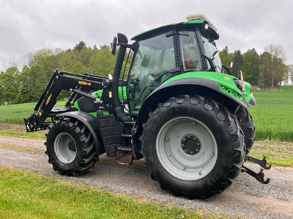 Bild 4:Traktor Deutz-Fahr 6150 TT42 mit Frontlader und Frontheber