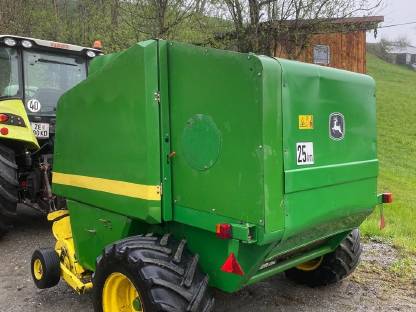 Bild 3:John Deere 578 Festkammerpresse