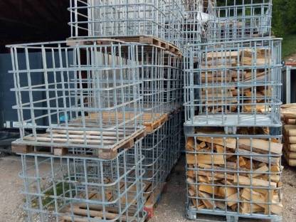 Bild 2:IBC Gitterboxen