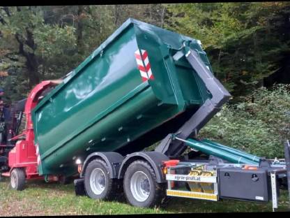 Bild 3:Hakenlift mit Kran ITRunner 16.21T