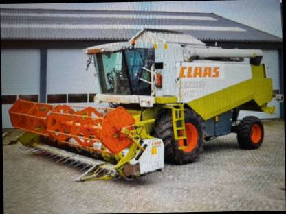 Mähdrescher Claas Lexion 440 mit C540 Klappschneidwerk
