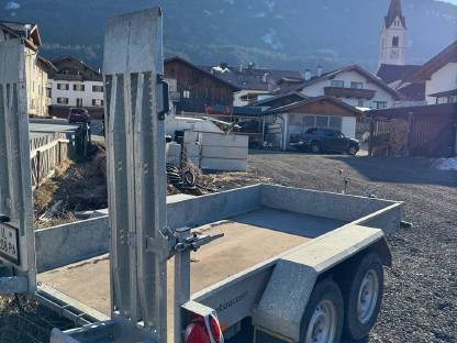 Bild 3:Humbaur Baumaschinentransporter