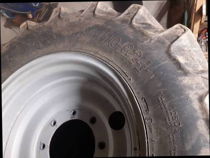 Bild 2:Räder Radsatz Reifen MF Massey Ferguson