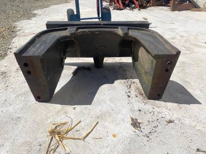 Bild 4:Claas Arion Frontgewicht