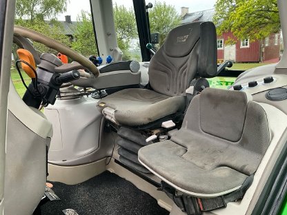 Bild 6:Traktor Deutz-Fahr 6150 TT42 mit Frontlader und Frontheber