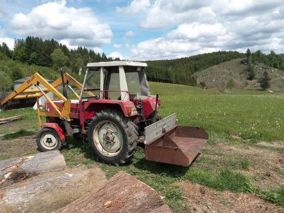 Bild 6:Traktor Steyr 540 mit Frontlader