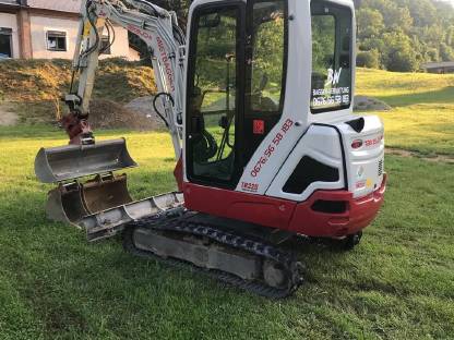 Bild 8:Takeuchi TB225