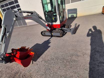 Bild 3:Takeuchi TB 216 2022