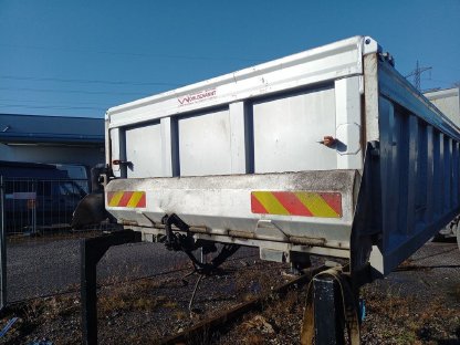 Bild 4:Gesteinskipper mit Hydraulikwand