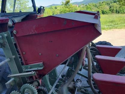 Bild 3:Kuhn Nodet Düngekasten