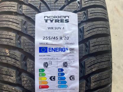 Winterreifen Nokian SUV 4 255/45 R 20