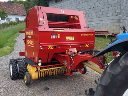 Bild 4:New Holland 648 Cropcutter Rundballenpresse
