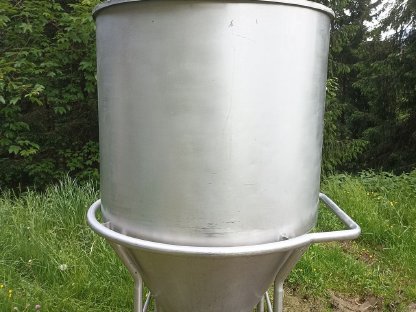 Futterbehälter