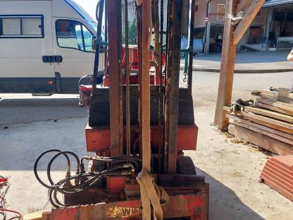 Bild 3:Stapler Linde Kistendrehgerät