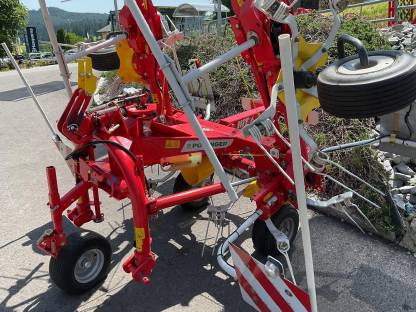 Bild 4:Pöttinger Kreiselheuer Hit 6.61