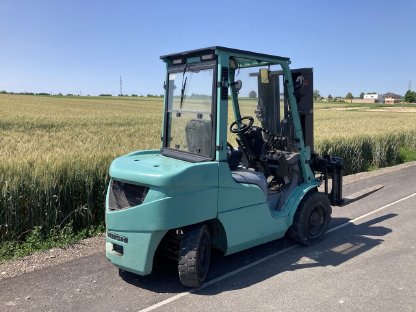 Bild 5:Dieselstapler Mitsubishi FD35 Triplexmast Zinkenverstellung