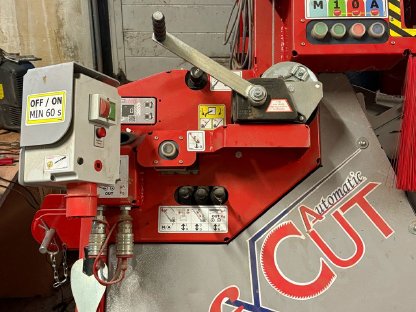 Bild 3:Lancman SAF-X-CUT AUTOMATIC 707 STR+EL mit 5 m Förderband