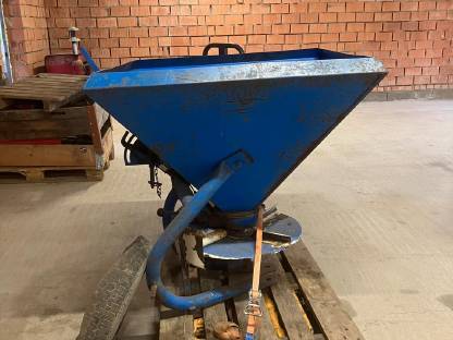 Bild 2:Düngerstreuer