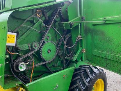Bild 5:John Deere 578 Festkammerpresse