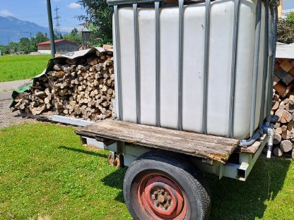 Bild 2:Wasserfass 1.000 l auf Anhänger