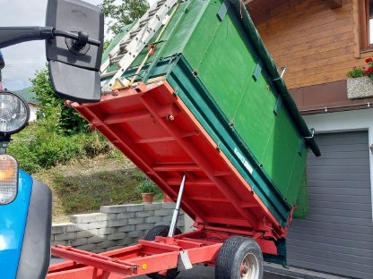 Bild 2:Einachs-Dreiseitenkipper von Pühringer 3,55 x 1,90