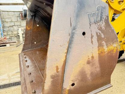 Bild 3:Radladerschaufel