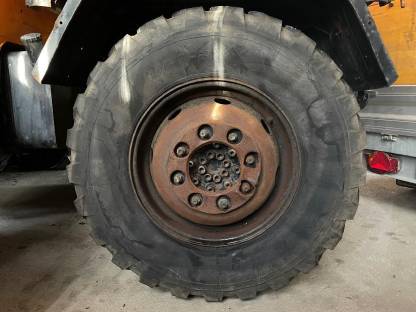 Bild 3:4 neuwertige Reifen 99% Mitas 405/70R24 Lader Kommunal Unimog