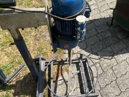 Bild 8:Dachaufzug-Anhänger, Teerfass, 2x Sackkarre für Ziegel