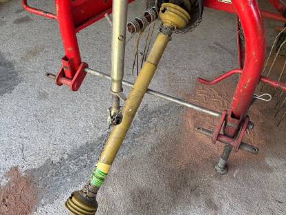 Bild 7:Pöttinger Schwadkreisel 272