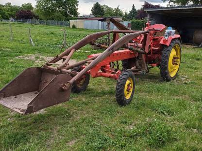 RS09 mit Frontarm und Mähbalken