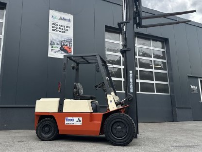 Robuster Nissan Diesel-3-Tonner - 4,5 m HH