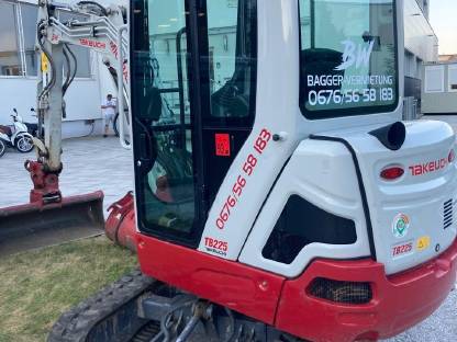 Bild 4:Takeuchi TB225