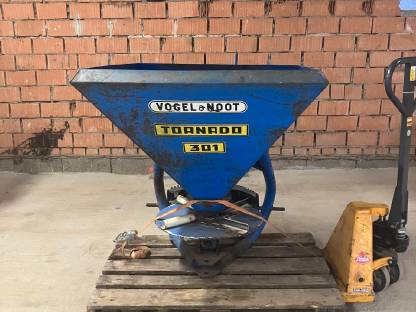 Bild 3:Düngerstreuer