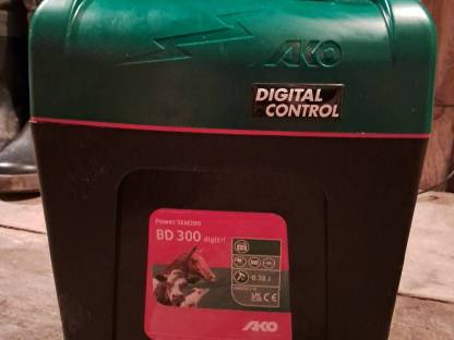 Bild 6:Weidezaungerät + 2 Batterien BD 300