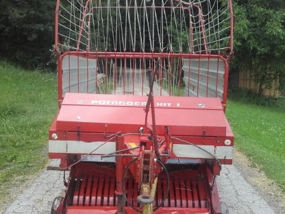 Bild 3:Ladewagen Pöttinger Hit 1