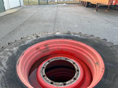 Bild 4:650/85 R38 Kommunalreifen