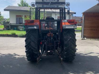 Bild 3:Zetor 8245