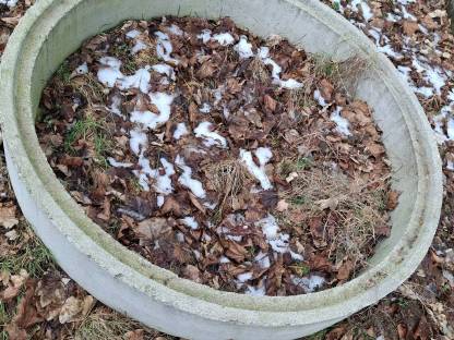 Bild 2:Betonring Garten Kanal Brunnen
