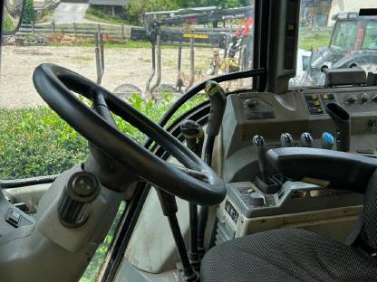 Bild 9:Valtra 6400