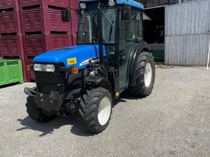 New Holland Tn75v