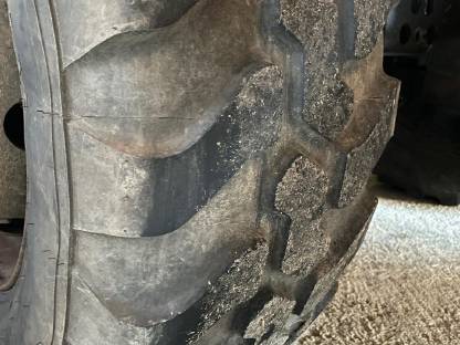 Bild 5:4 neuwertige Reifen 99% Mitas 405/70 R24 Lader Kommunal Unimog