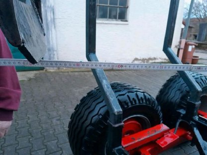 Bild 6:Vreten Rückewagen 9t mit Kranwinde und Funk