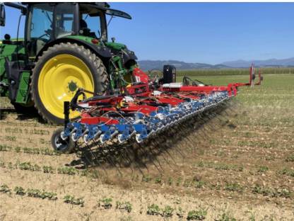 Bild 3:Biete Striegelarbeiten mit Hatzenbichler Air Flow Locator