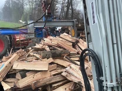 Bild 2:Holzspalter Bagger Binderberger