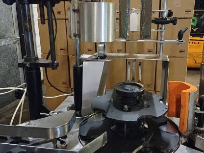 Bild 7:Etikettiermaschine