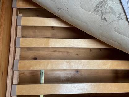 Bild 4:Einzelbett aus Massivholz